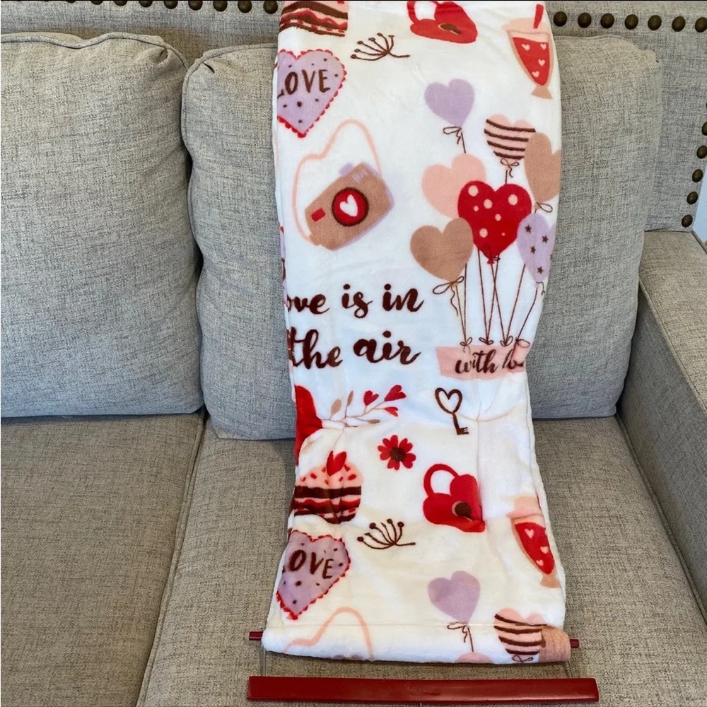 Valentine’s Day Love is in the Air Heart Balloons Decorative Throw Blanket